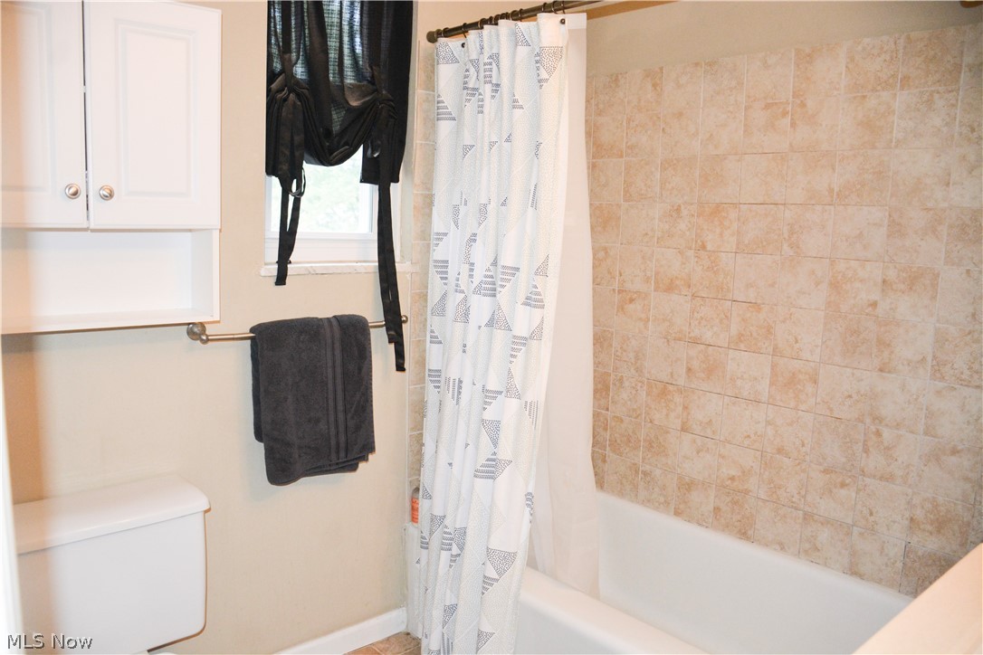 4046 Ellison Road Cleveland, OH 44121 - Photo 19 of 29 upstairs bath