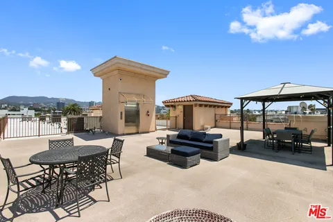 $729,000 | 837 North Hudson Avenue, Unit 402, Los Angeles, CA 90038