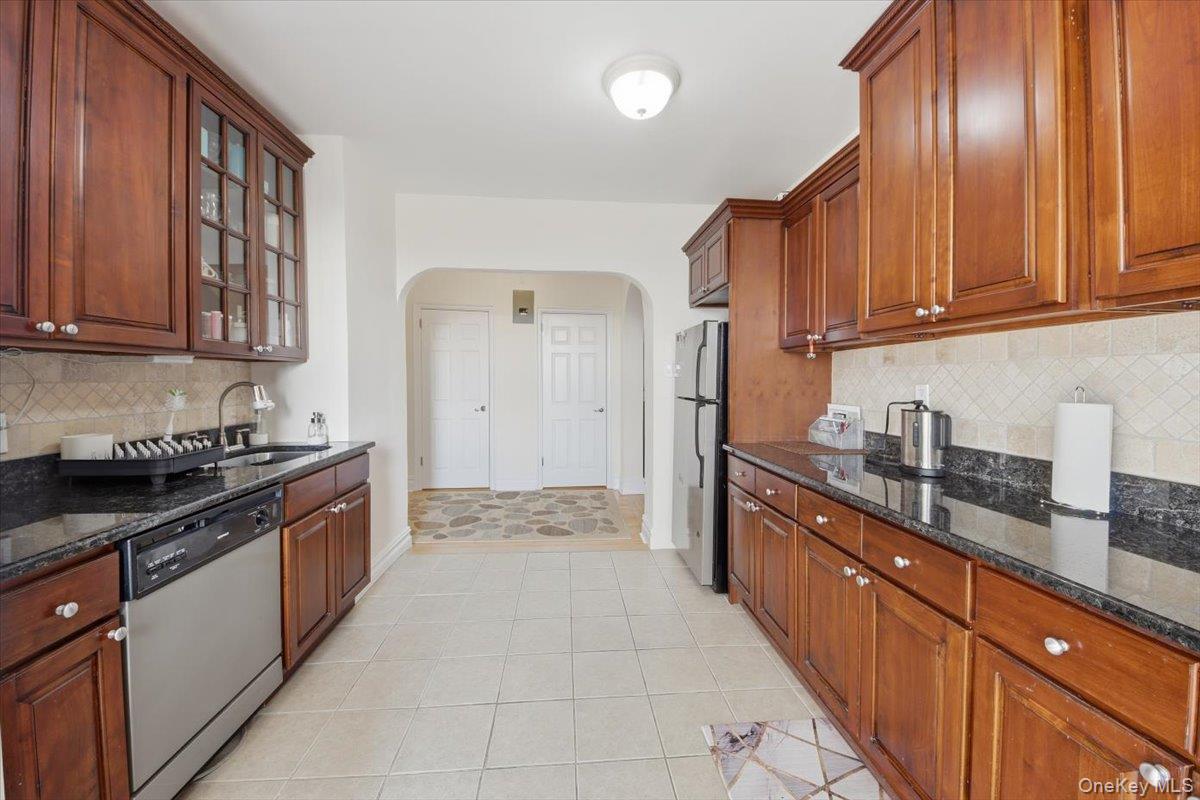 43 Calton Road, Unit 4A New Rochelle, NY 10804 - Photo 11 of 22
