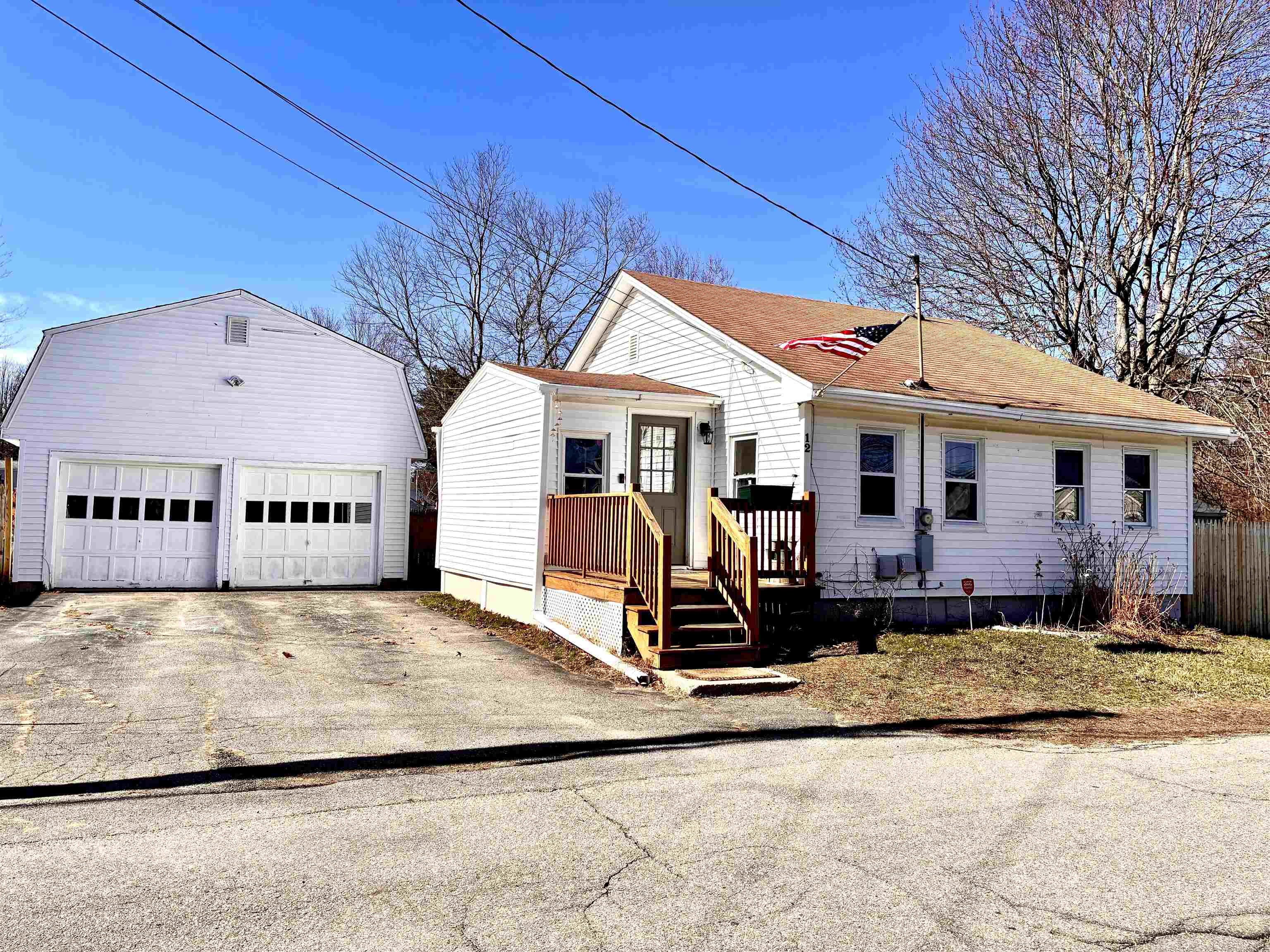 12 Lawn Avenue Rochester, NH 03867 - Photo 1 of 38