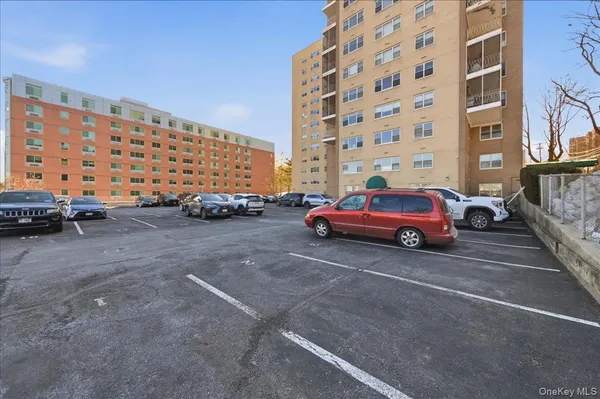$3,250 | 30 Lake Street, Unit 1J, White Plains, NY 10603