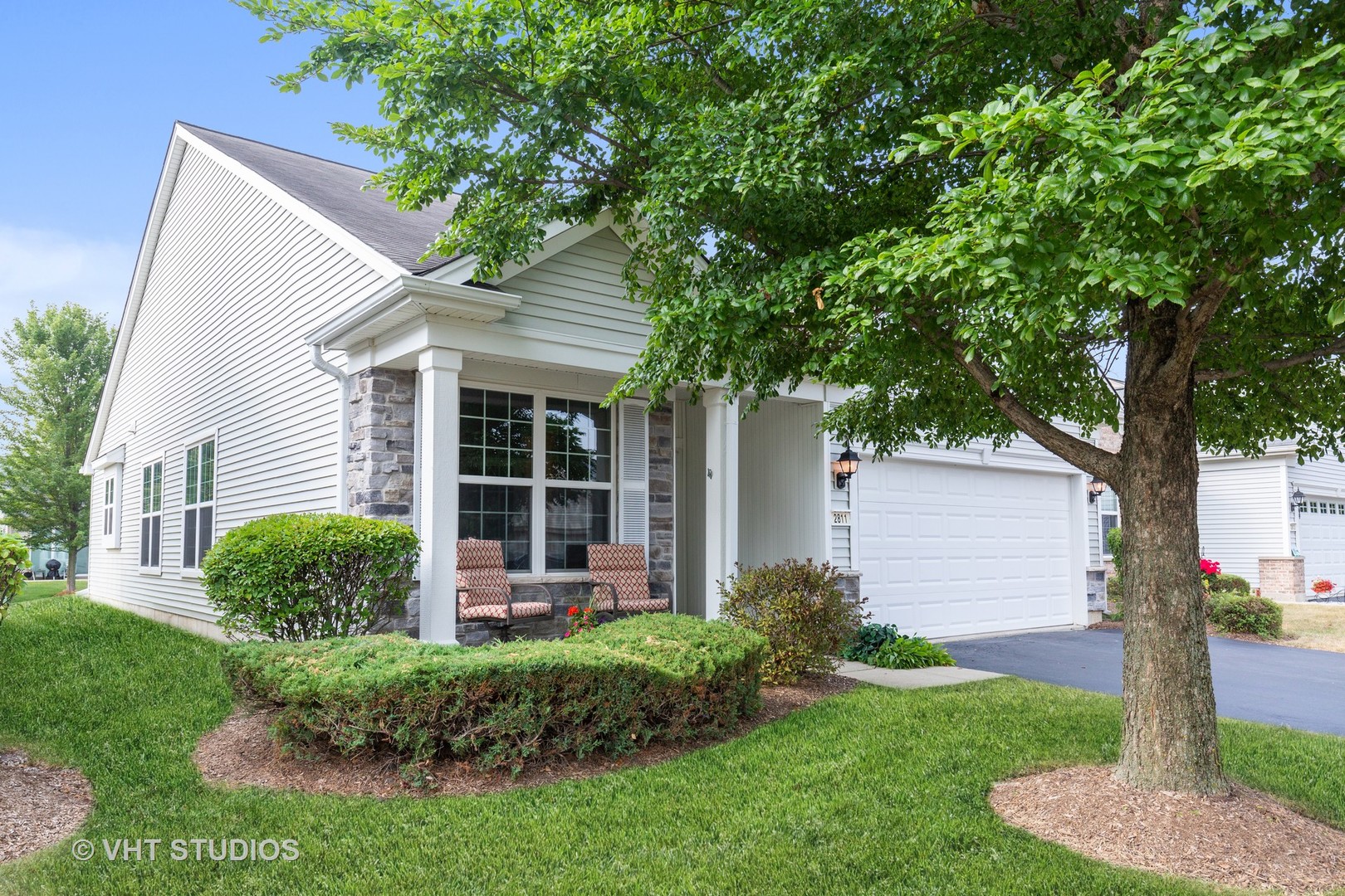 2811 Beacon Point Circle Elgin, IL 60124 - Photo 1 of 42