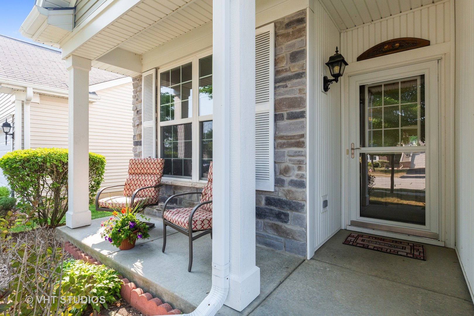 2811 Beacon Point Circle Elgin, IL 60124 - Photo 2 of 42