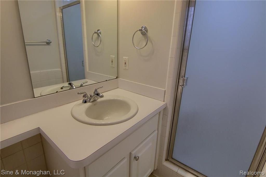 886 Harcourt Road Grosse Pointe Park, MI 48230 - Photo 27 of 39