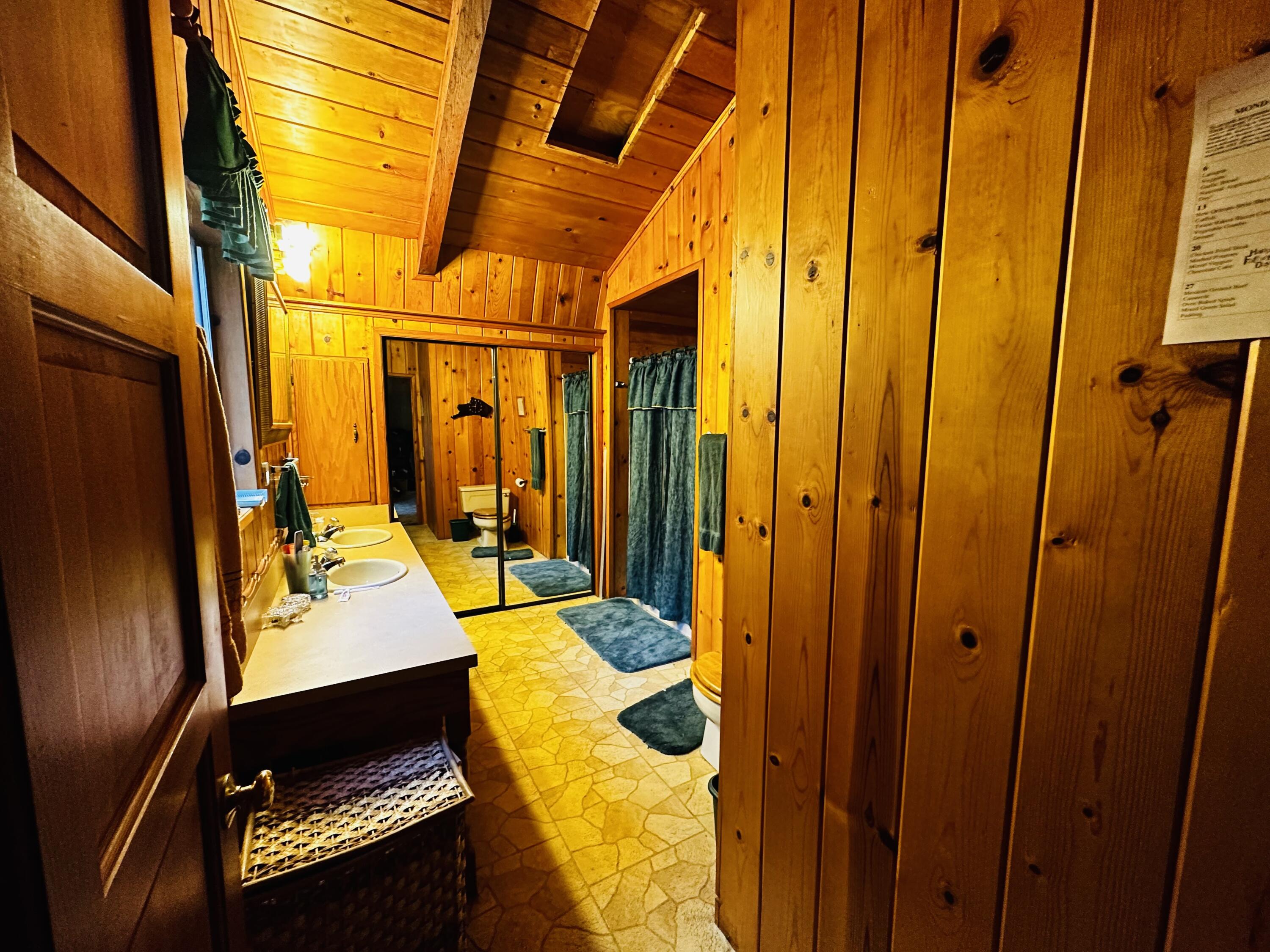 135 Logan Road Miranda, CA 95553 - Photo 43 of 112 Master Bath