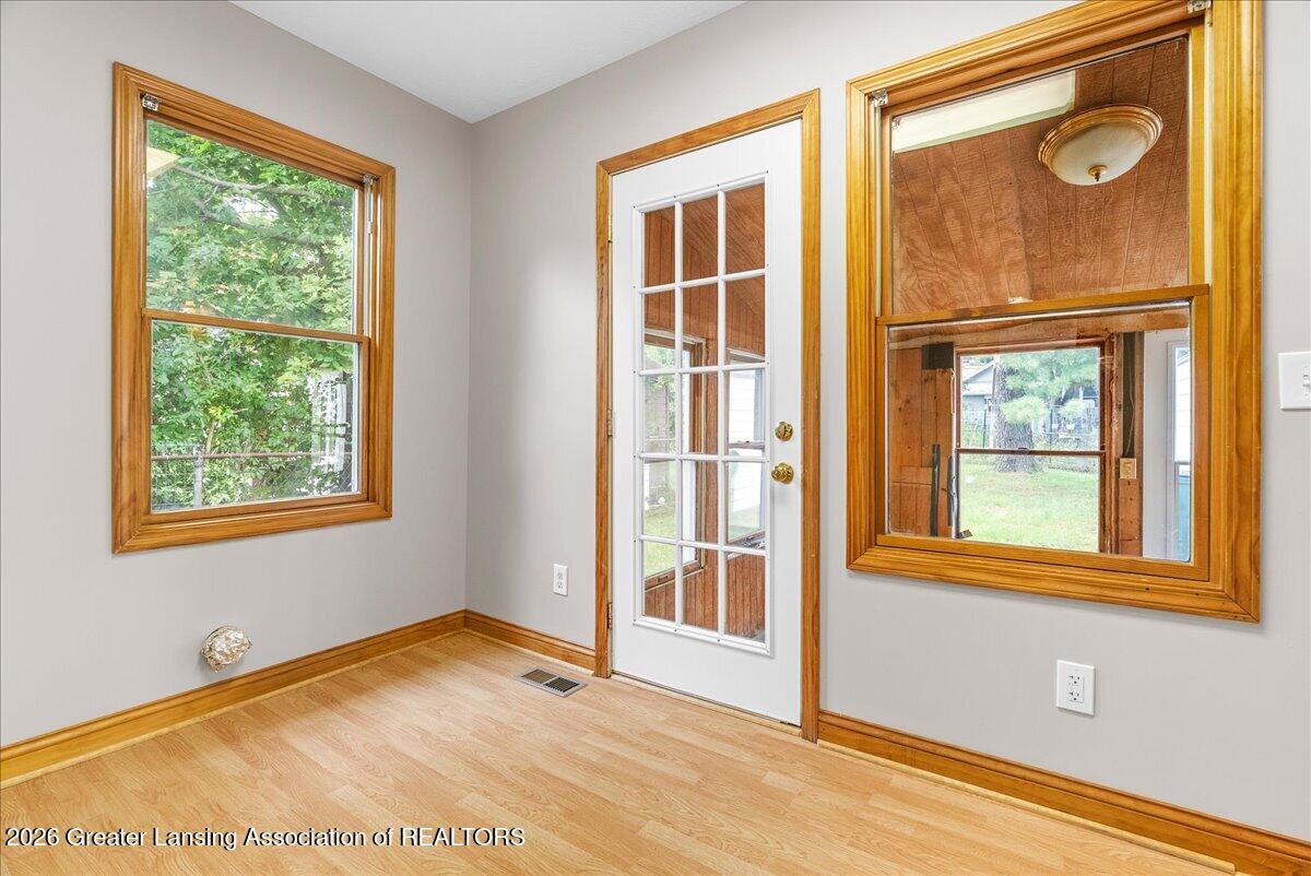 1800 Alpha Street Lansing, MI 48910 - Photo 16 of 22 19-Media Jett -13
