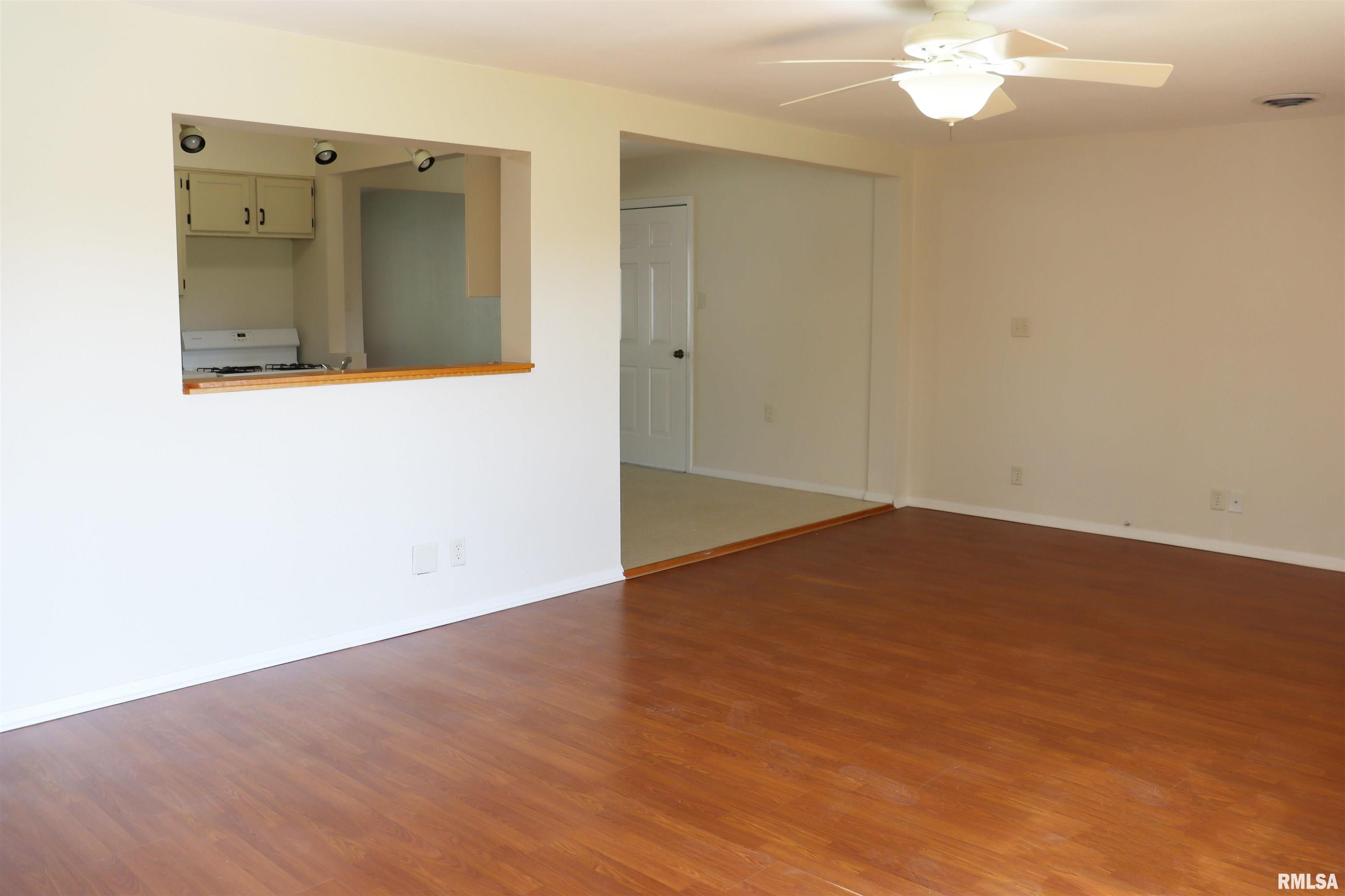 204 Grant Road Marquette Heights, IL 61554 - Photo 11 of 38