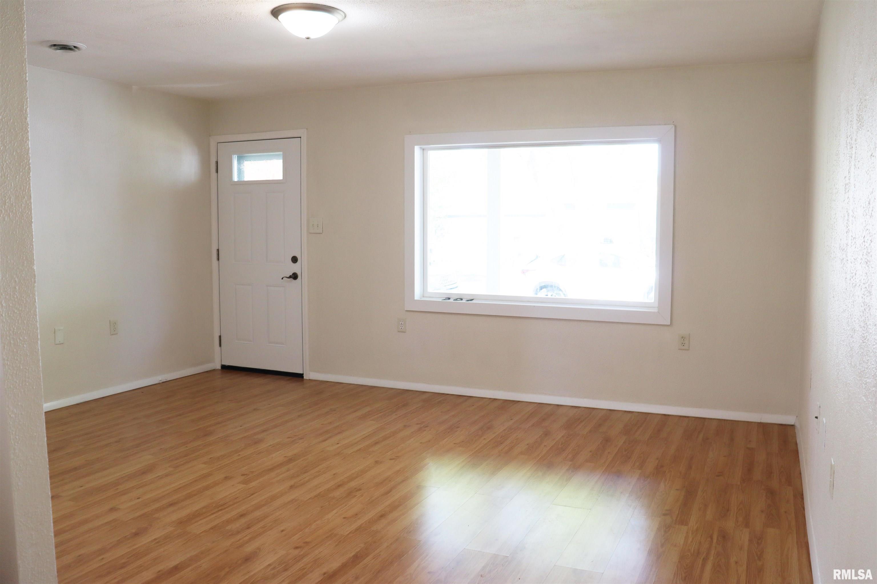 204 Grant Road Marquette Heights, IL 61554 - Photo 13 of 38