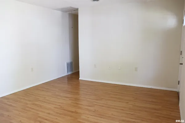 $169,900 | 204 Grant Road, Marquette Heights, IL 61554