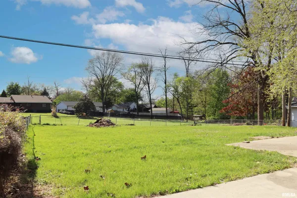 $169,900 | 204 Grant Road, Marquette Heights, IL 61554