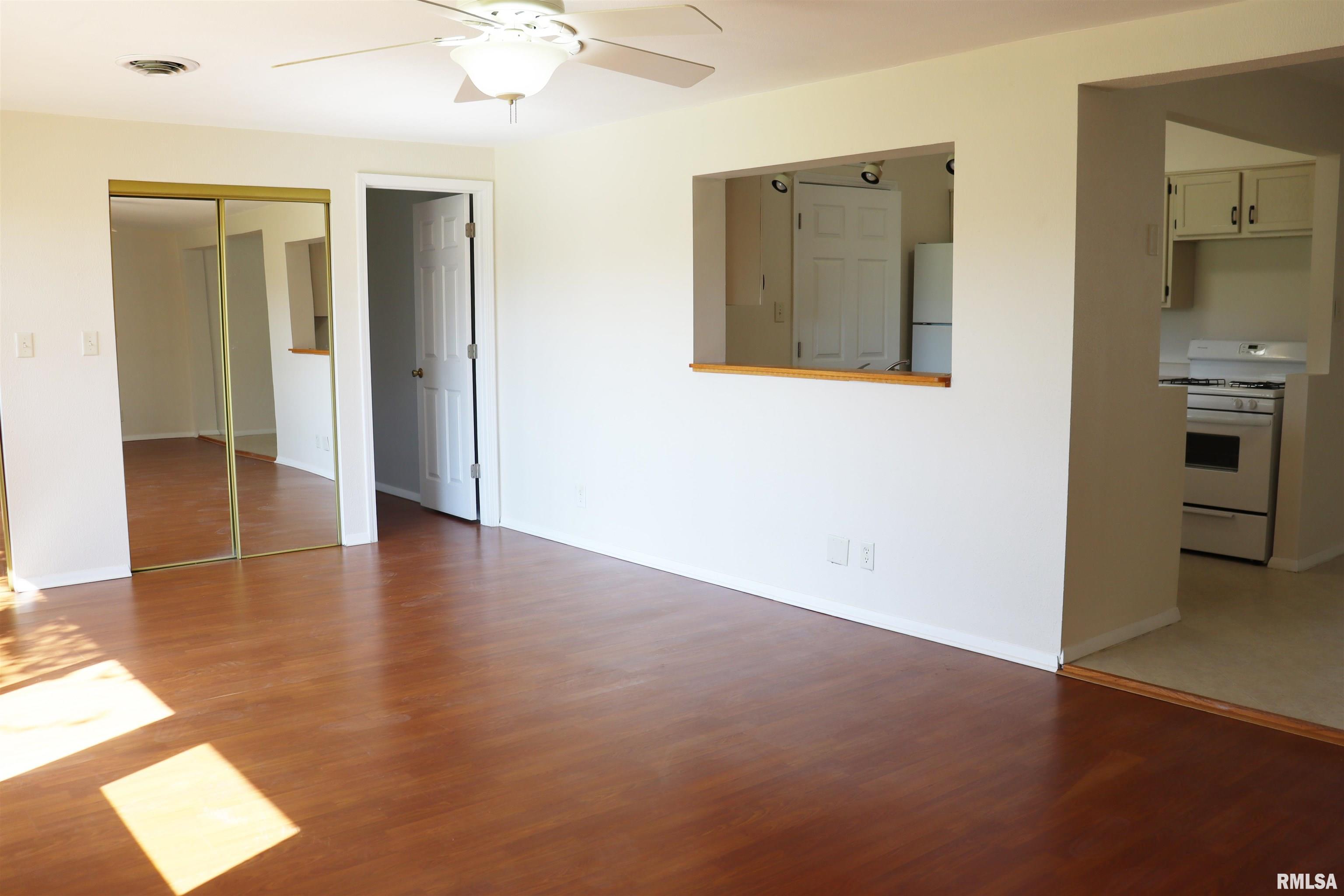 204 Grant Road Marquette Heights, IL 61554 - Photo 9 of 38