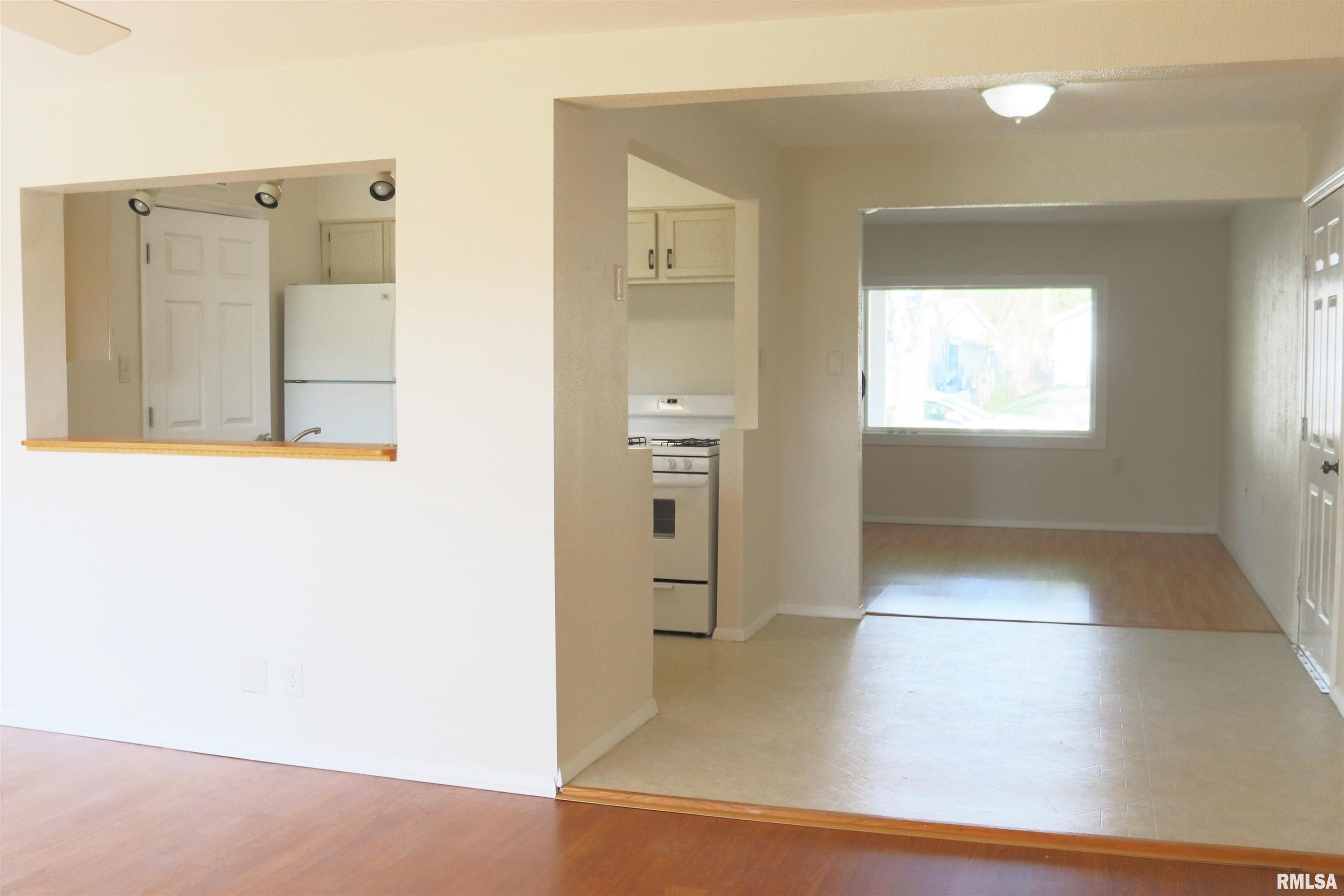 204 Grant Road Marquette Heights, IL 61554 - Photo 10 of 38