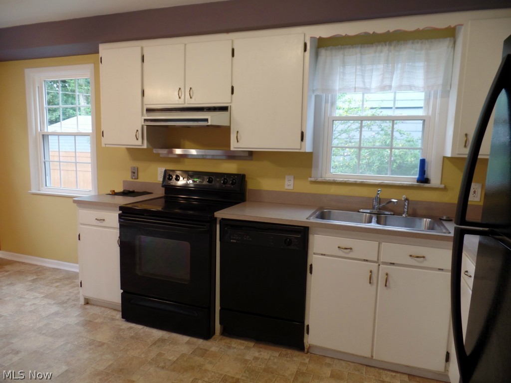 3075 Corydon Road Cleveland, OH 44118 - Photo 3 of 21