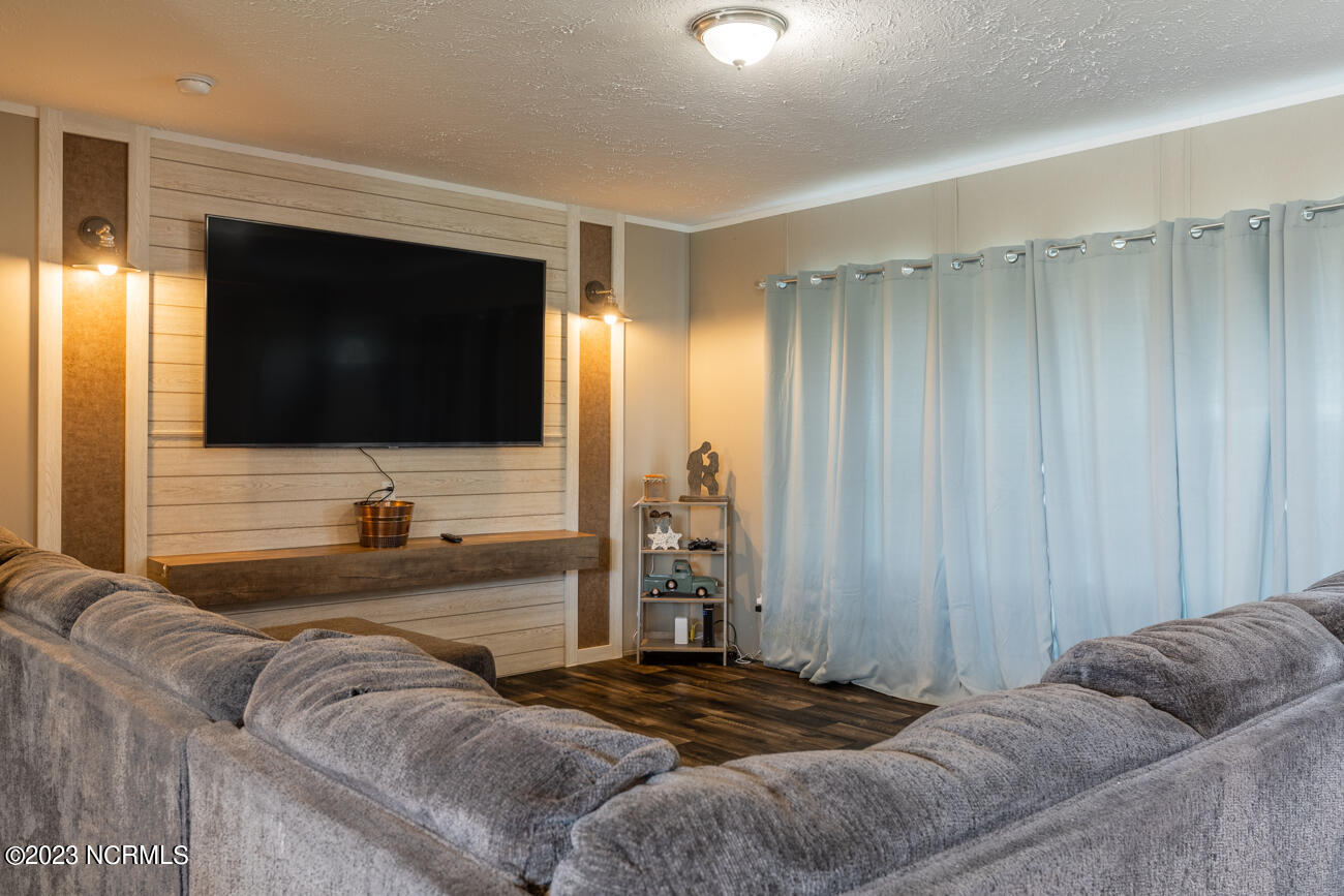 142 Davis Road Richlands, NC 28574 - Photo 13 of 34 Living room