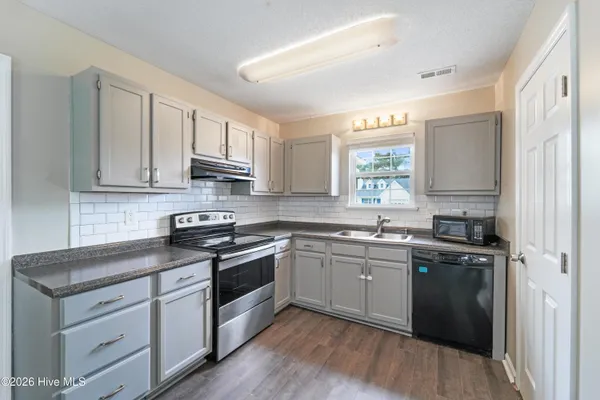 $279,900 | 342 Palamino Trail, Jacksonville, NC 28546