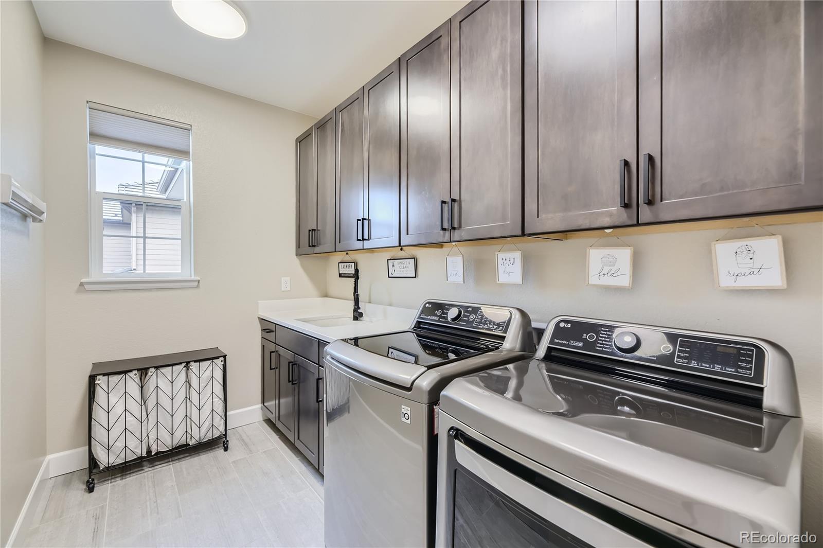 11330 Yellow Tip Point Parker, CO 80134 - Photo 38 of 50 a kitchen that has a sink and a stove