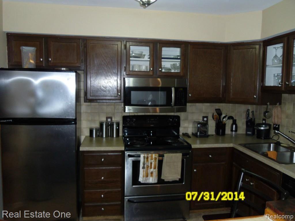 24273 Evergreen Road, Unit 16 Southfield, MI 48075 - Photo 10 of 16 Kitchen1.jpg