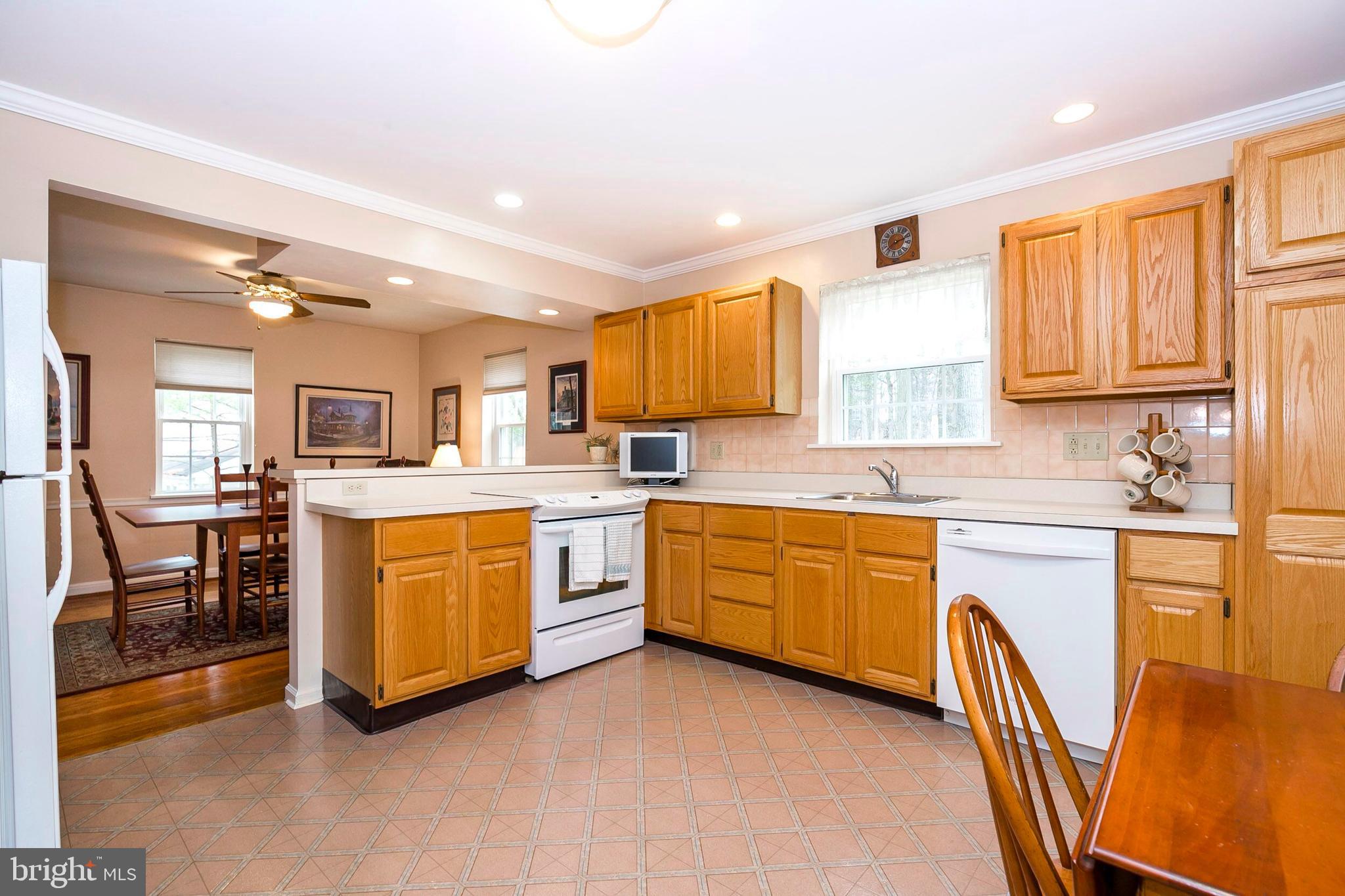 790 Taylor Road Downingtown, PA 19335 - Photo 9 of 23 Generous Oak cabinets and counter space