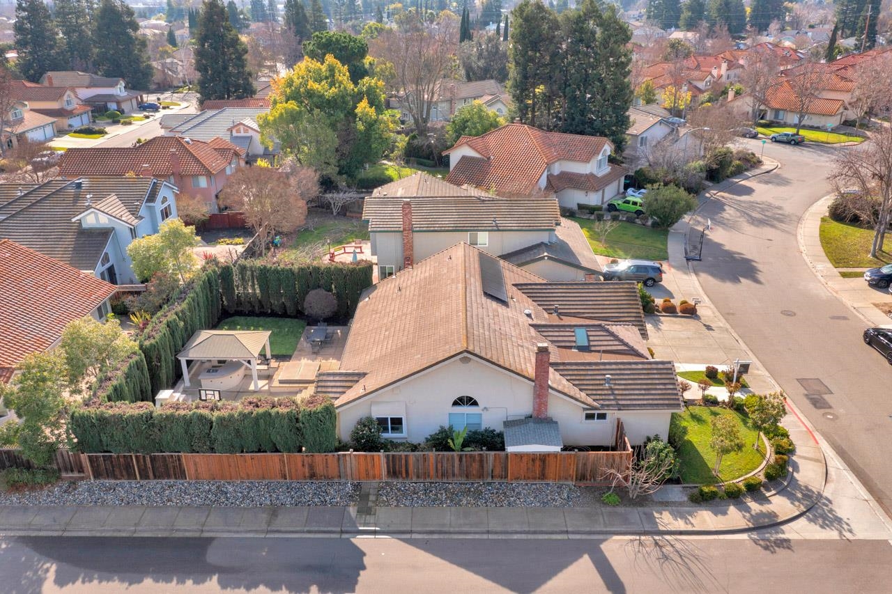 1747 Nursery Way Pleasanton, CA 94588 - Photo 5 of 50 a front view of house with a garden