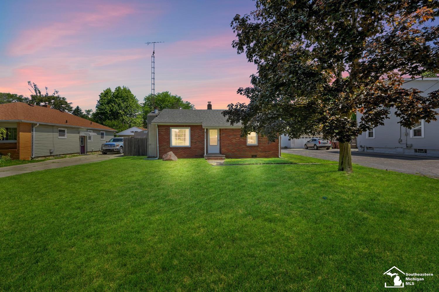 5864 Edgewood Boulevard Monroe, MI 48161 - Photo 1 of 25 50209778-b2f820c8-c205-4a92-985f-2e36fb1d882f.JPG