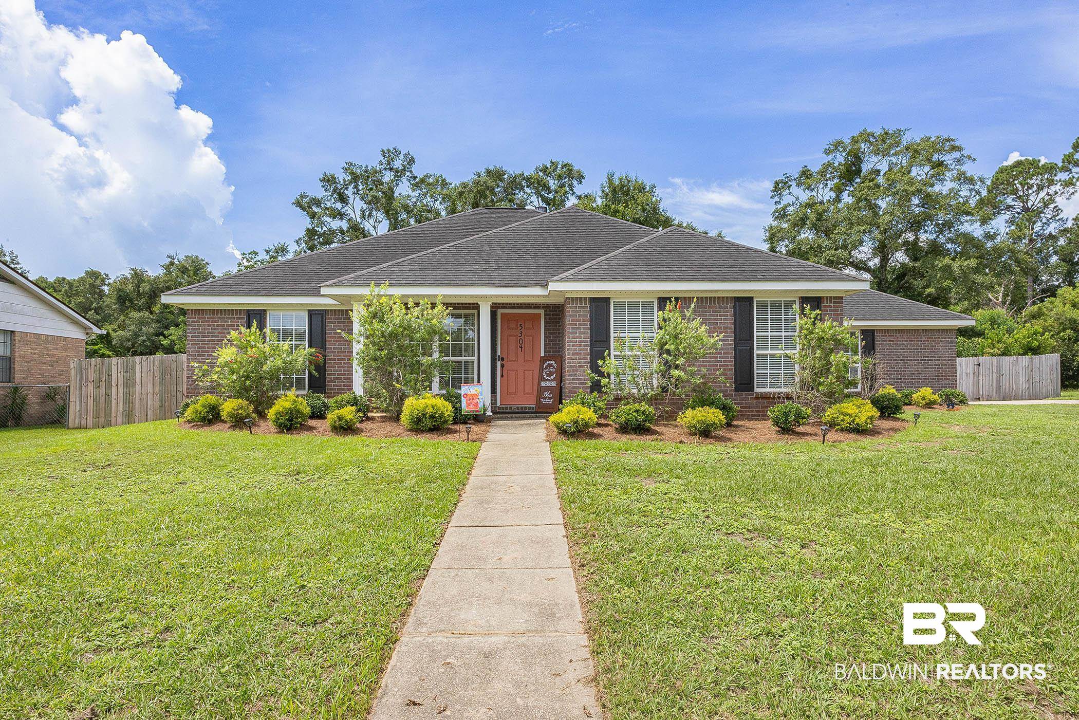 5304 Lansdowne Drive Mobile, AL 36693 - Photo 1 of 28 Front Of Structure
