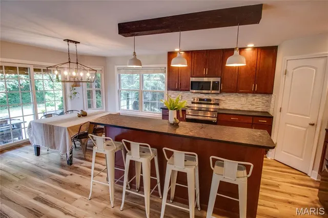 $400,000 | 1502 Autumn Street, Godfrey, IL 62035