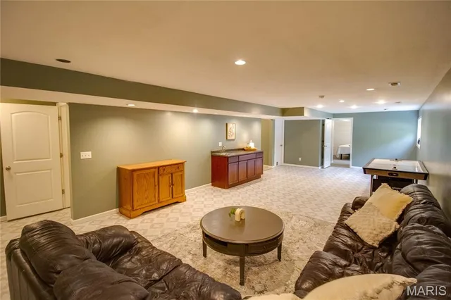 $400,000 | 1502 Autumn Street, Godfrey, IL 62035