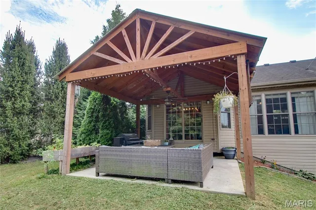 $400,000 | 1502 Autumn Street, Godfrey, IL 62035