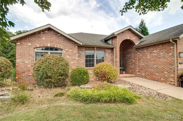 $400,000 | 1502 Autumn Street, Godfrey, IL 62035