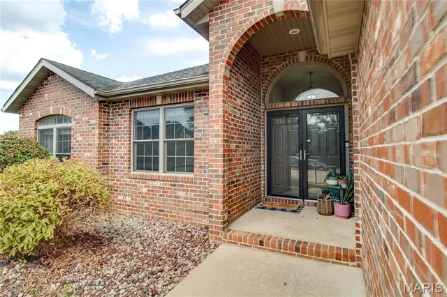 $400,000 | 1502 Autumn Street, Godfrey, IL 62035