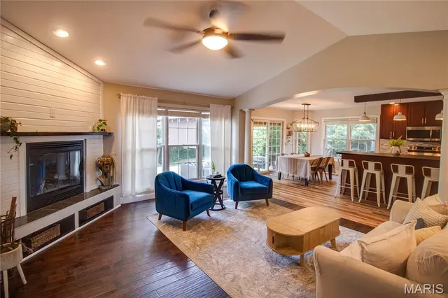 $400,000 | 1502 Autumn Street, Godfrey, IL 62035