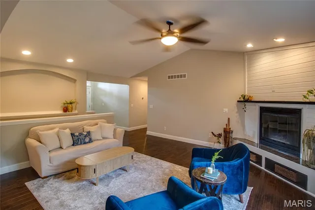 $400,000 | 1502 Autumn Street, Godfrey, IL 62035