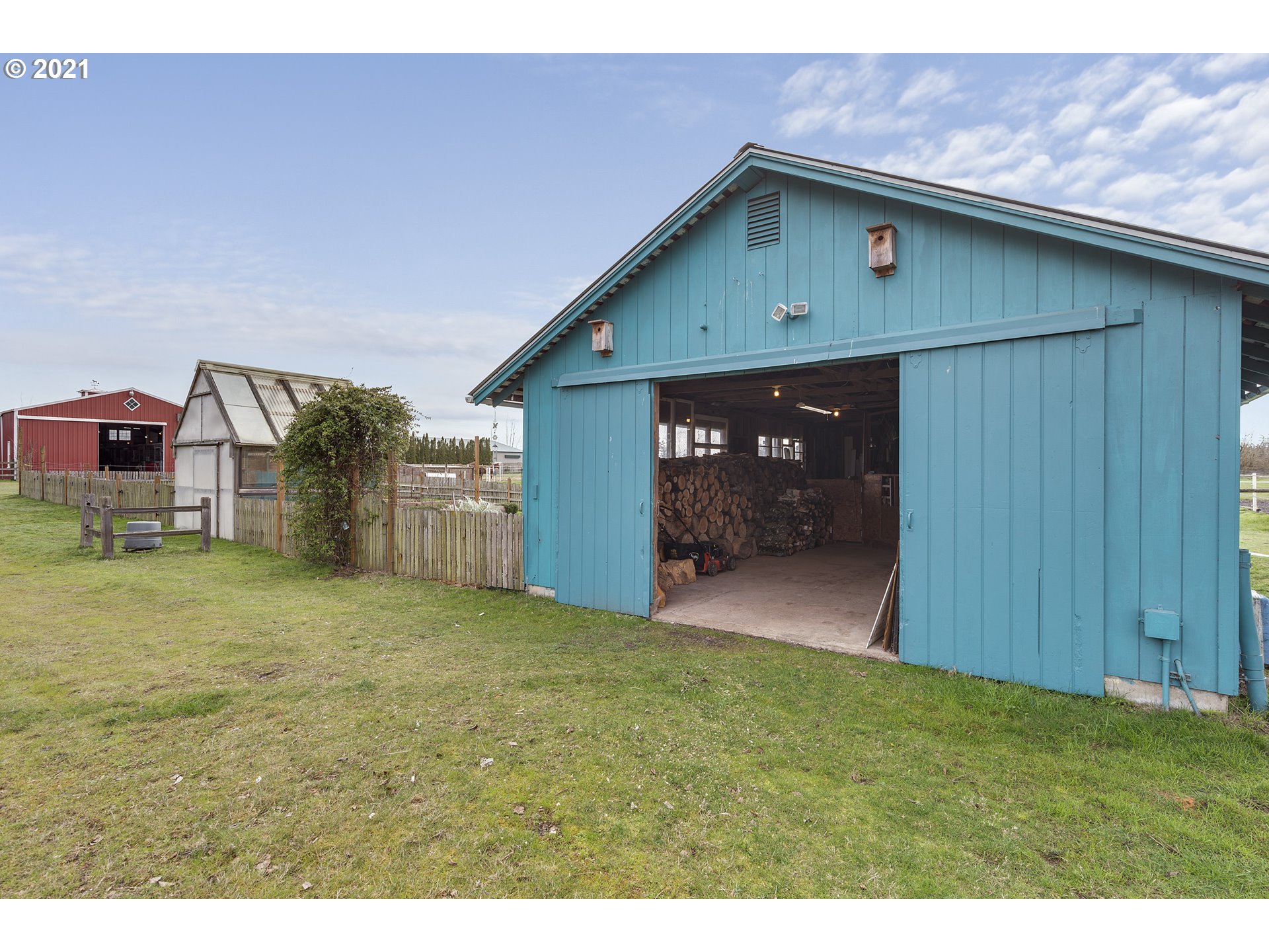 7150 South Barnards Road Canby, OR 97013 - Photo 20 of 32 a view of an house with backyard and garage