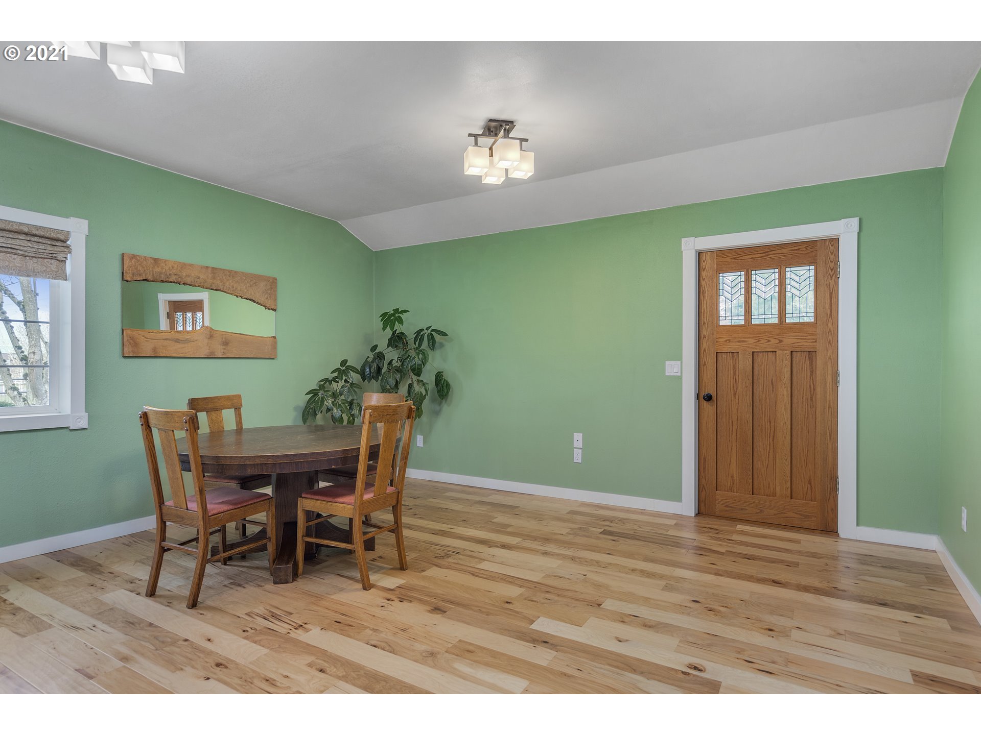 7150 South Barnards Road Canby, OR 97013 - Photo 4 of 32 a view of a dining room with furniture and wooden floor