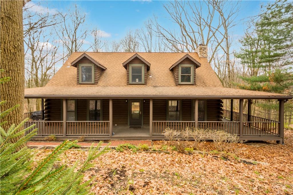 Welcome to 189 Reichold Rd. minutes to everything.