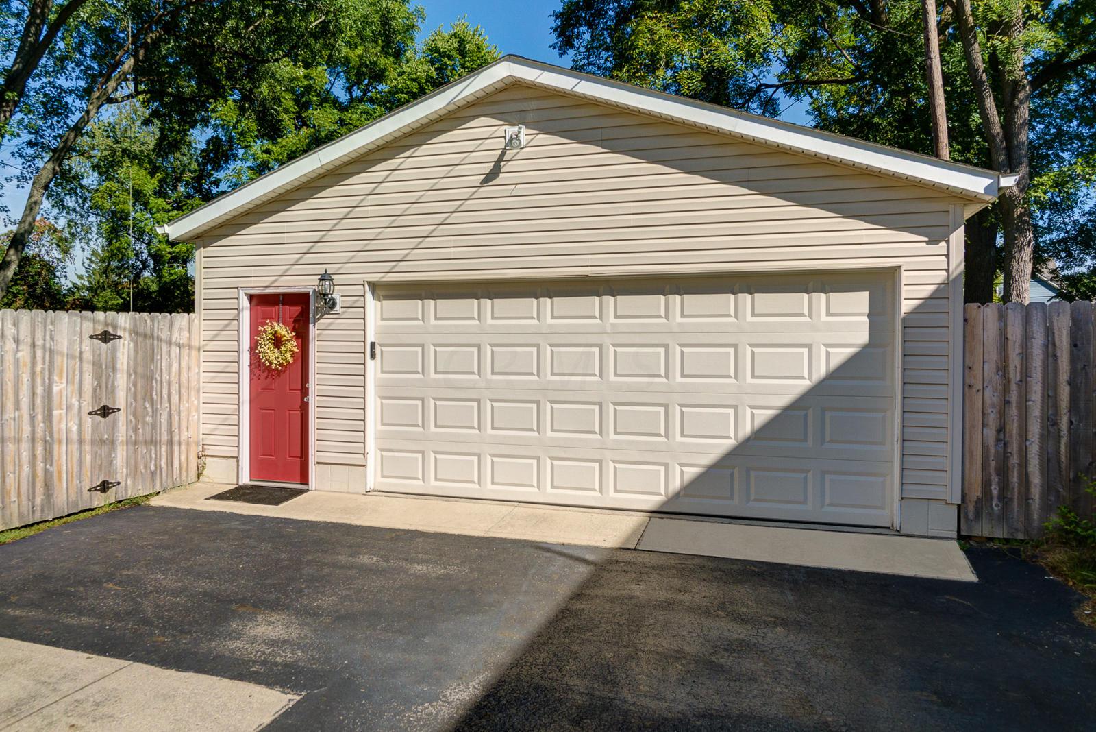 2734 Zollinger Road Columbus, OH 43221 - Photo 29 of 32 Gallery Image 29