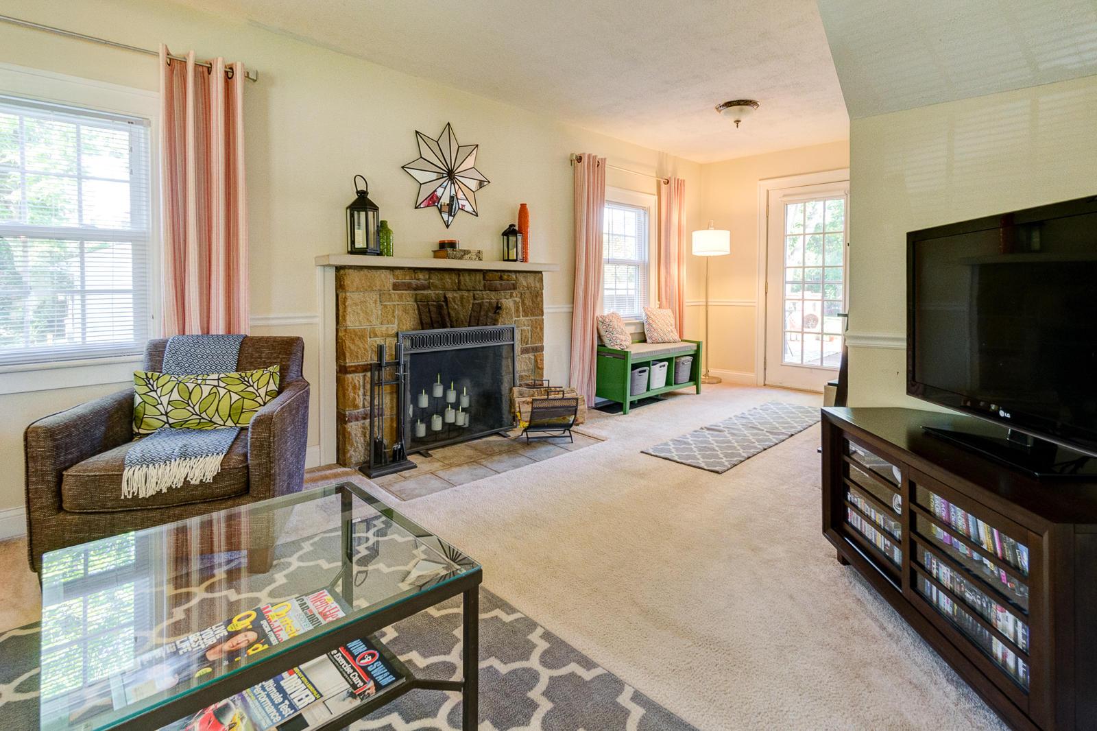 2734 Zollinger Road Columbus, OH 43221 - Photo 4 of 32 Gallery Image 4