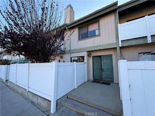 $594,999 | 8341 De Soto Canoga Park, Unit 10, Canoga Park, CA 91304
