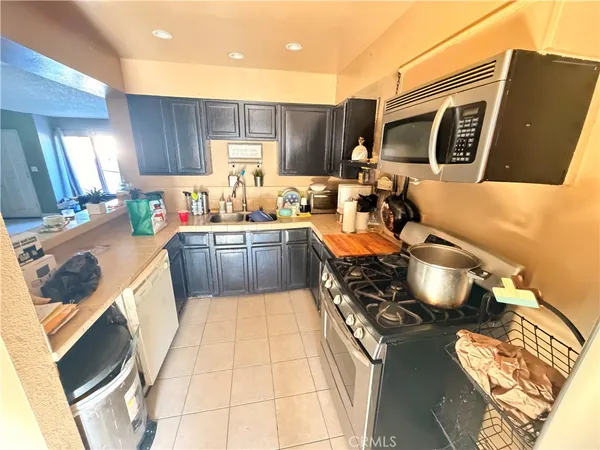$594,999 | 8341 De Soto Canoga Park, Unit 10, Canoga Park, CA 91304