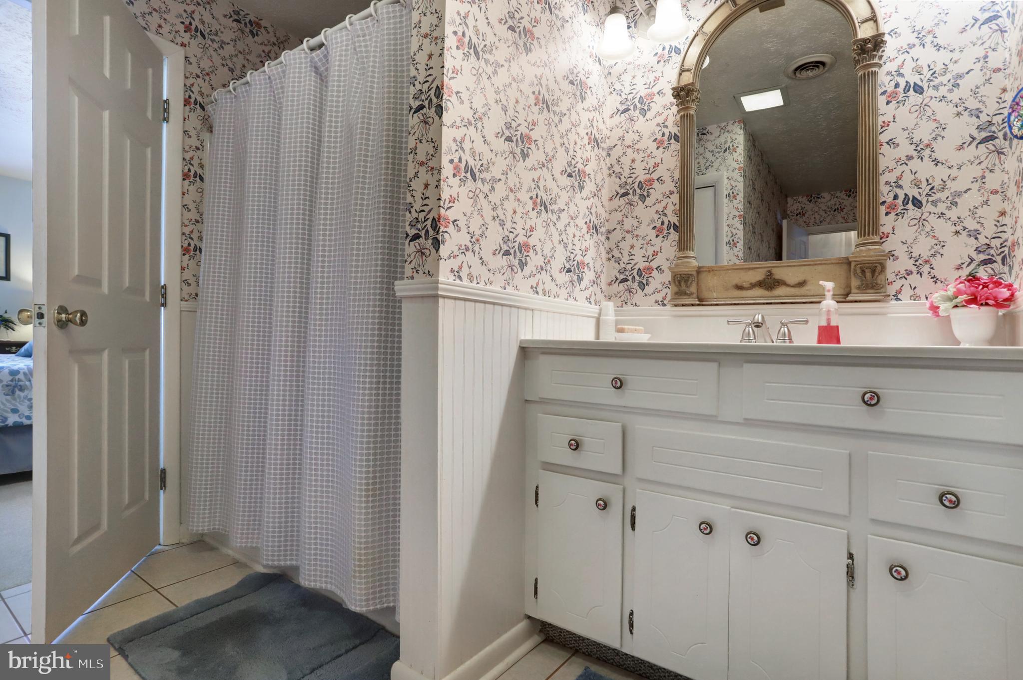 4035 Franklin Road Chambersburg, PA 17202 - Photo 16 of 49 Main level bath