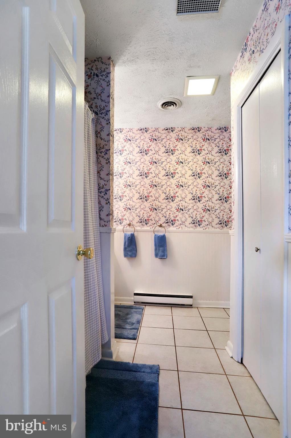 4035 Franklin Road Chambersburg, PA 17202 - Photo 17 of 49 Main level bath