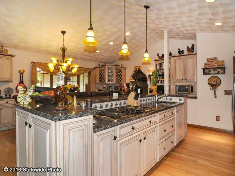 10 Lennon Road Lincoln, RI 02865 - Photo 3 of 20 Kitchen.