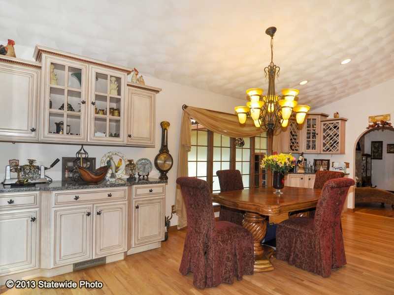 10 Lennon Road Lincoln, RI 02865 - Photo 6 of 20 Kitchen.