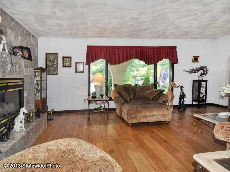 10 Lennon Road Lincoln, RI 02865 - Photo 9 of 20 Living Room.