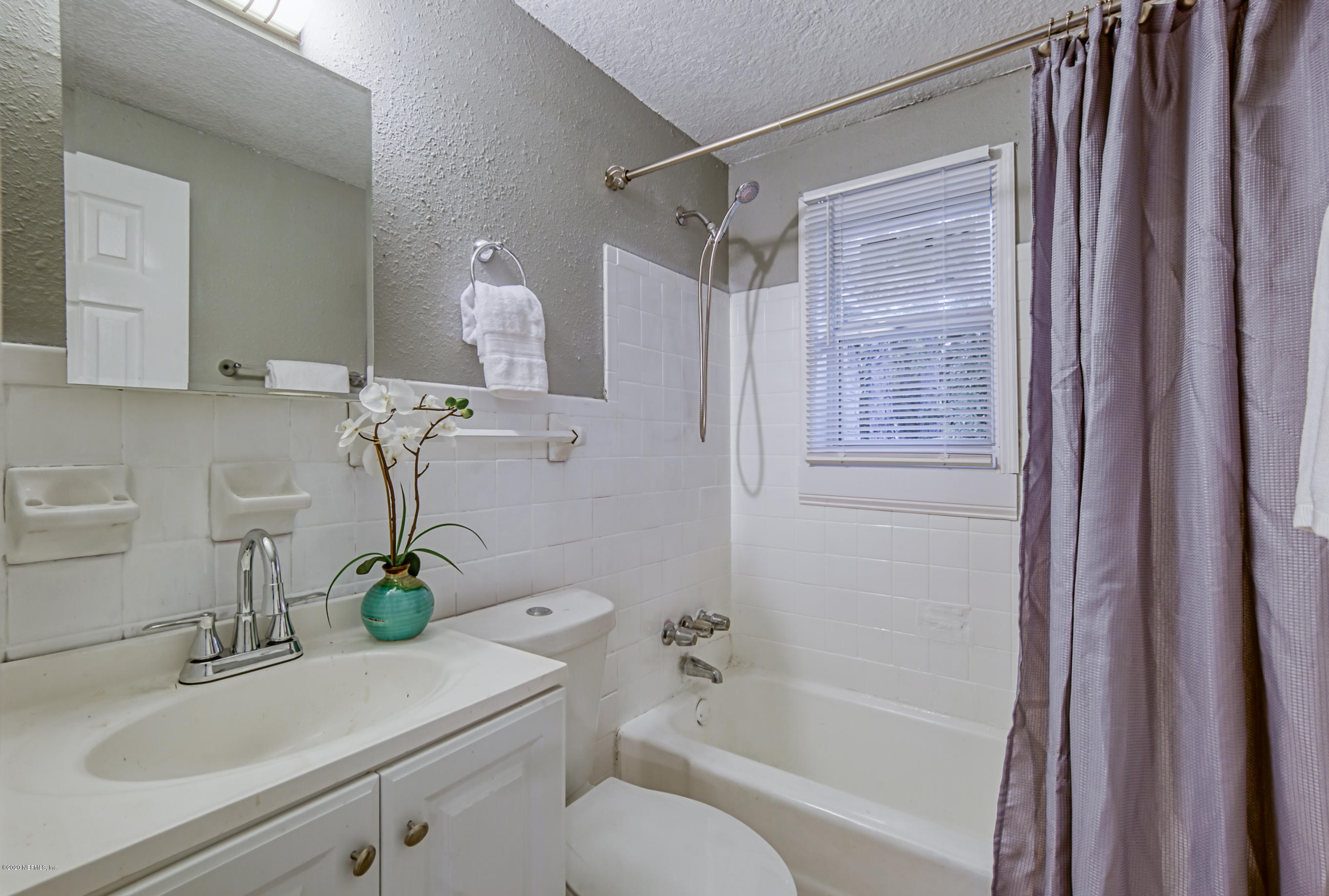 5176 Moncrief Road West Jacksonville, FL 32209 - Photo 5 of 22 Hall Bath