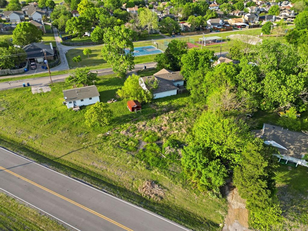 2514 Chiesa Road Rowlett, TX 75088 - Photo 14 of 19 a view of a garden with lawn chairs