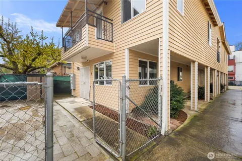 $950,000 | 3317 Claremont Avenue South, Seattle, WA 98144