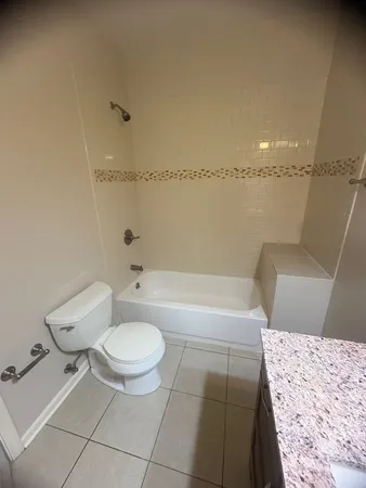 $1,695 | 2733 North Marmora Avenue, Unit 2W, Chicago, IL 60639