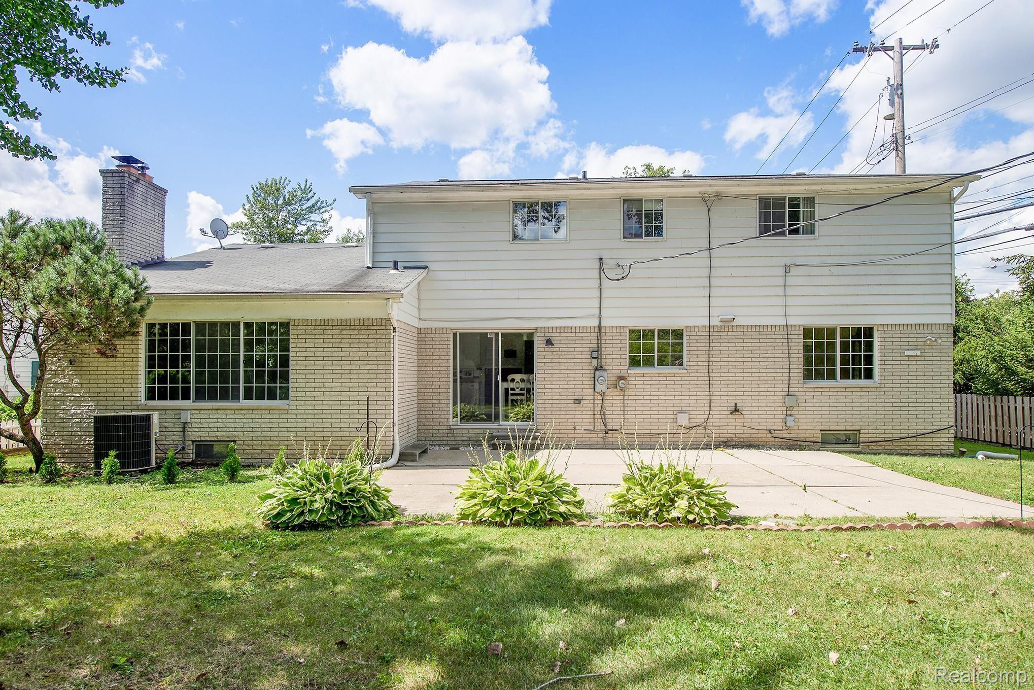 20160 Holiday Road Grosse Pointe, MI 48236 - Photo 22 of 23 DSC_5133.jpg