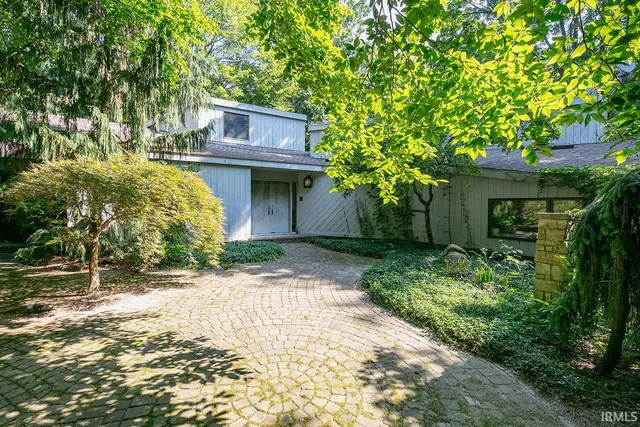 $535,000 | 55944 Dana Drive, Bristol, IN 46507